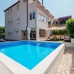 Bruno's Pool House Ciovo Daire *