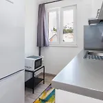Bruno's Pool House Ciovo 特罗吉尔
