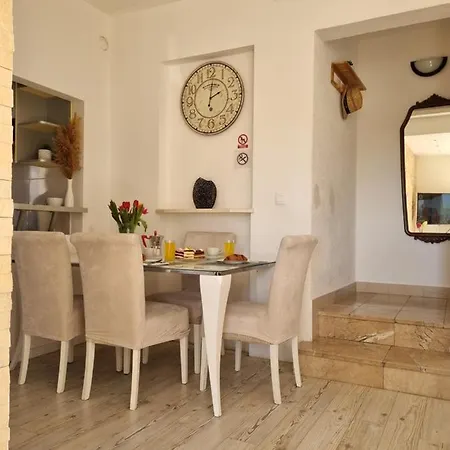 Apartment Bruno's Poolside - Near Trogir