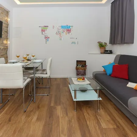 Apartment Bruno's Poolside - Near Trogir