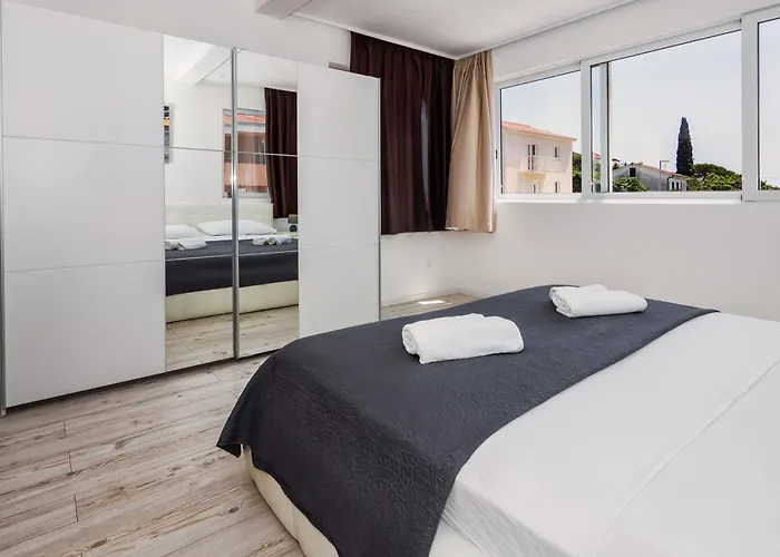 Bruno'S Pool House Ciovo شقة تروغير