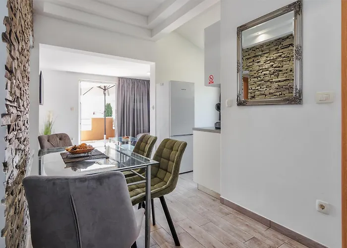 Bruno'S Pool House Ciovo شقة تروغير