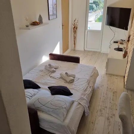 Apartament Bruno's Poolside - Near *