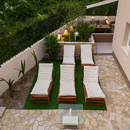 Apartament Bruno's Poolside - Near