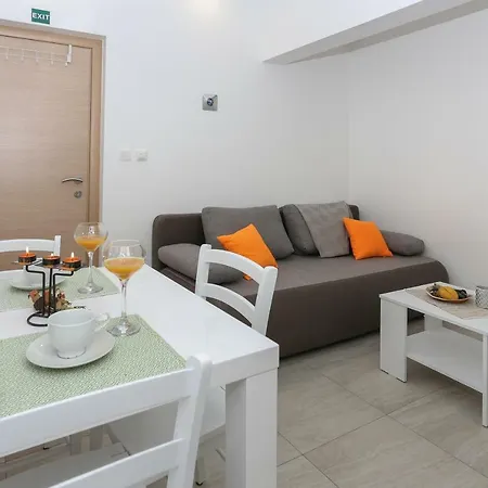 Apartament Bruno's Poolside - Near