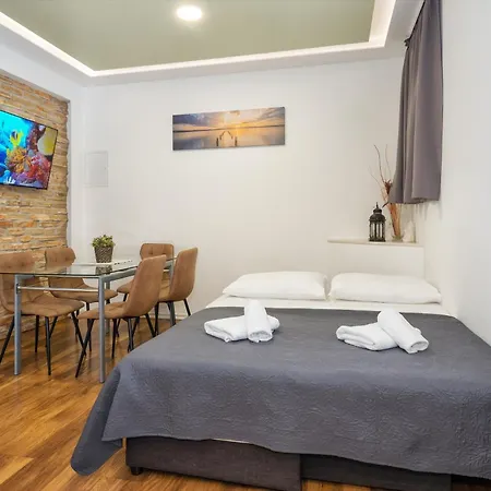 Apartman Bruno'S Pool House Ciovo