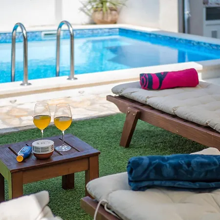 Bruno's Pool House Ciovo Apartamento *